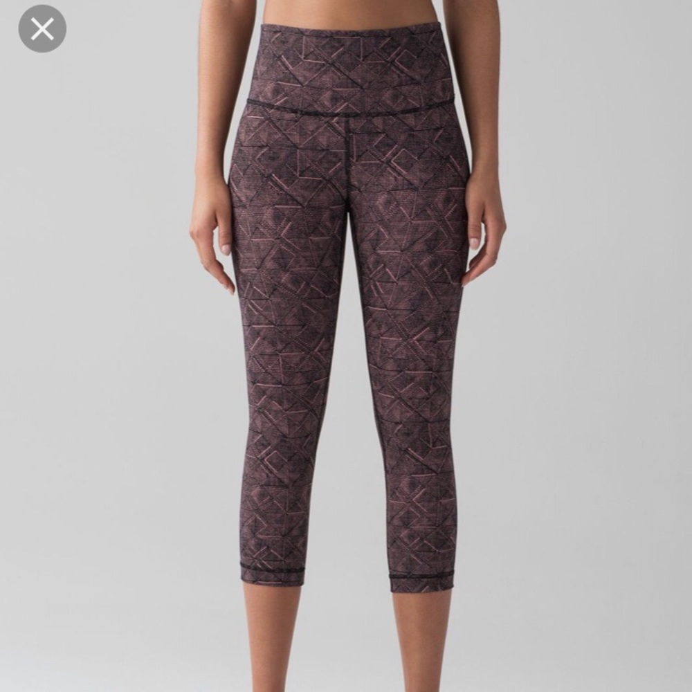 Lululemon WUNDER UNDER CROP (HI-RISE) - size 6